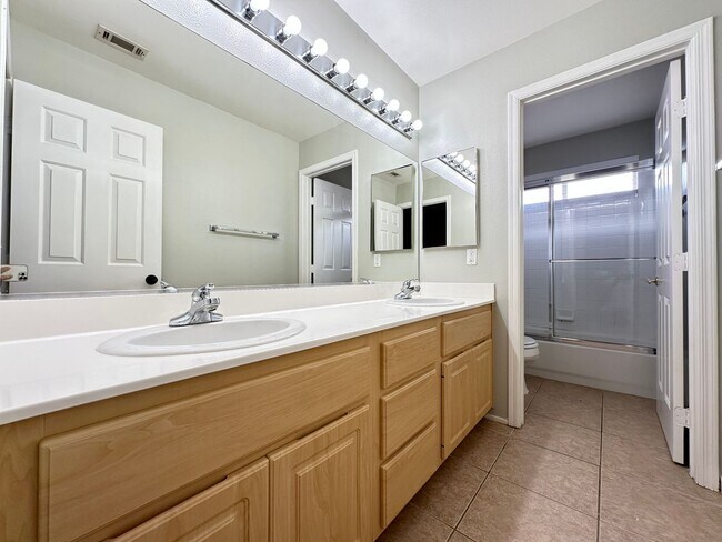 Building Photo - WESTRIDGE AT SUMMERLIN-PHASE 2