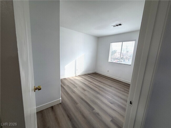 Building Photo - 7383 W Diablo Dr