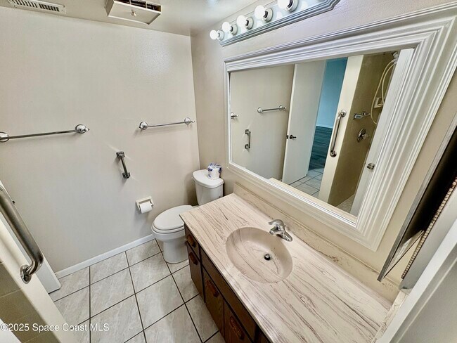 Building Photo - 1750 Commodore Blvd