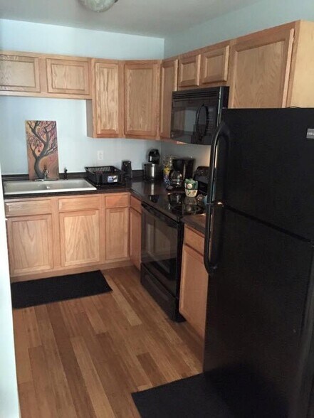 Building Photo - 1416 7th Ave