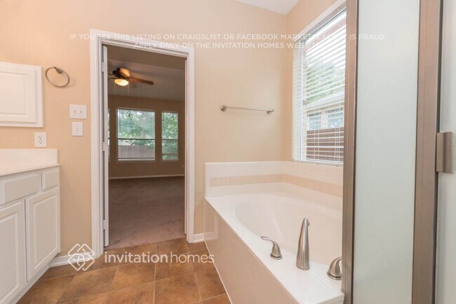 Building Photo - 9200 Farmer Dr