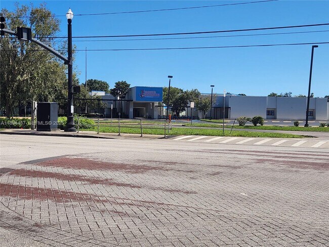 Building Photo - 10 Sheoah Blvd