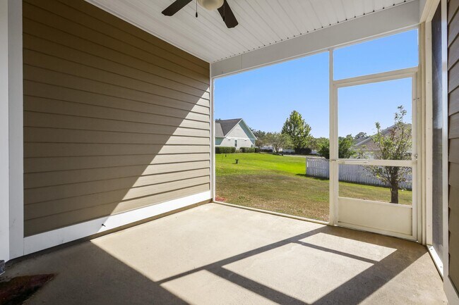 Building Photo - 2561 Lantana Ln