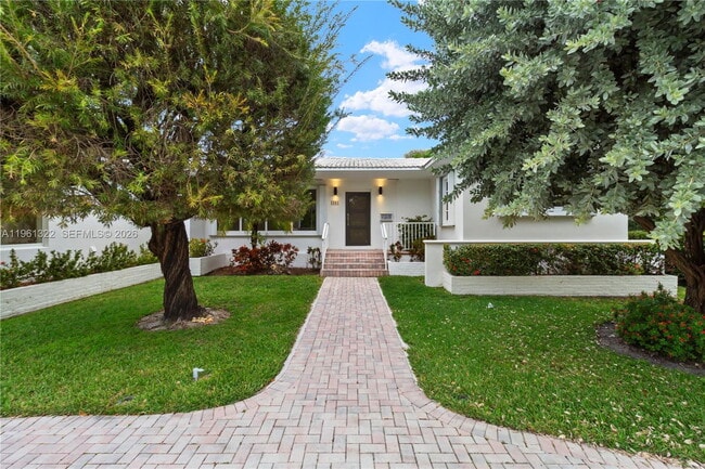 Building Photo - 1261 NE 98th St