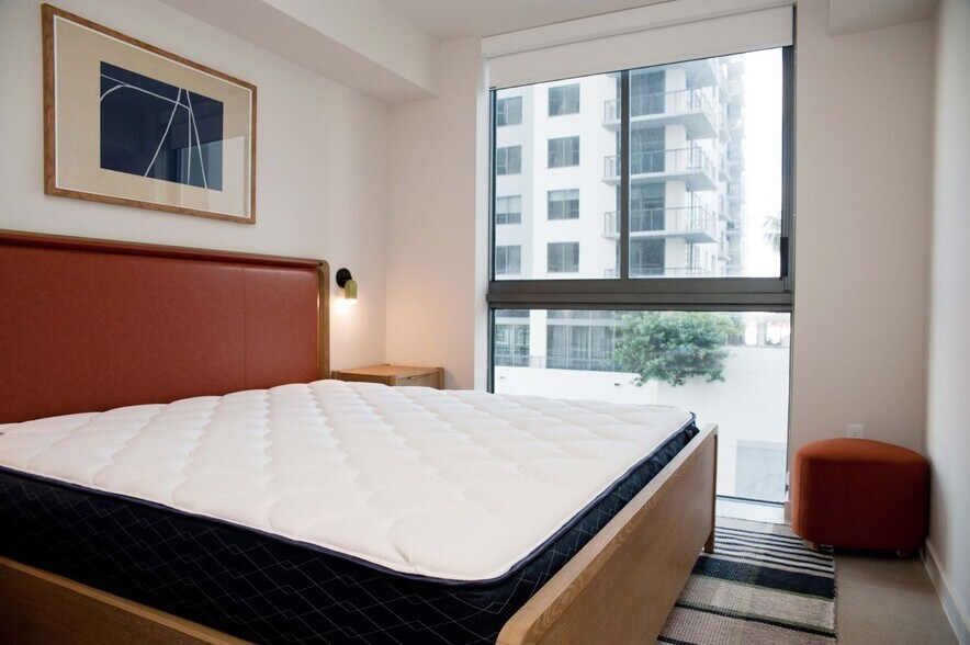 Building Photo - 11 NE 6th St