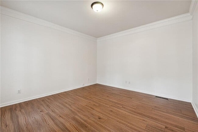 Building Photo - 2075 Willshire Glen