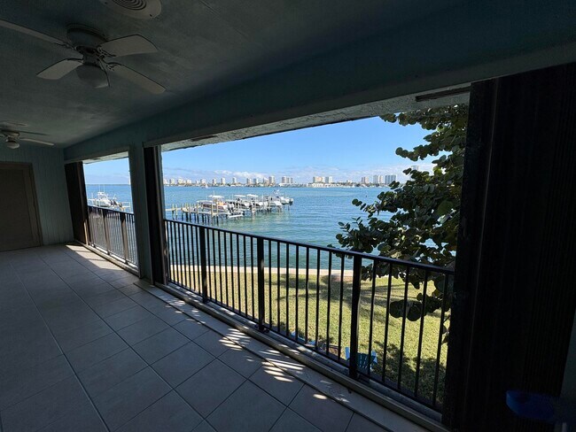 Building Photo - 360 Wilma Cir