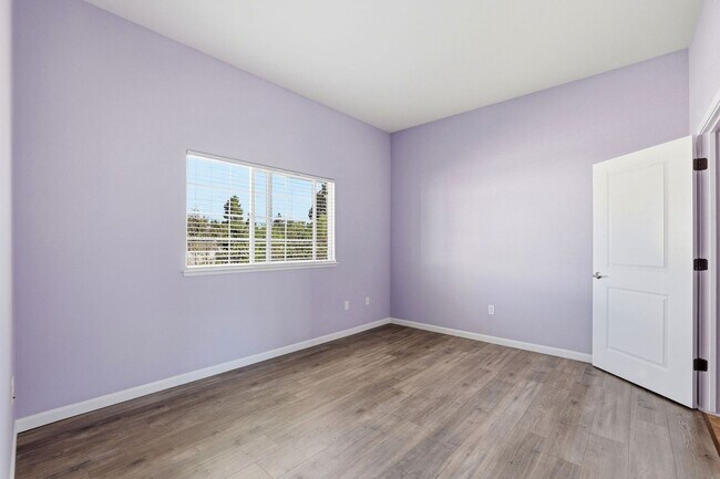 Building Photo - Availabe Now!