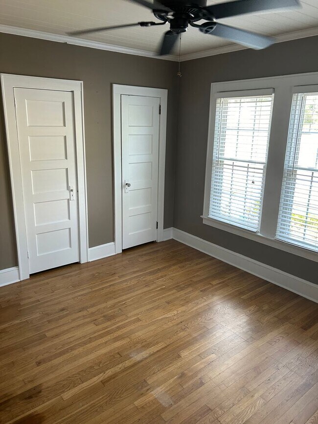 Building Photo - CHARMER LOCATED IN THE HEART OF DOWNTOWN CONWAY