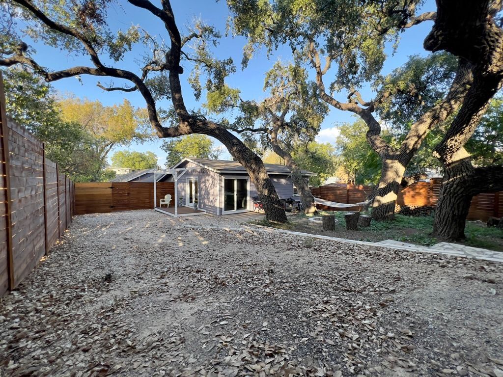 Building Photo - 211 Lessin Ln