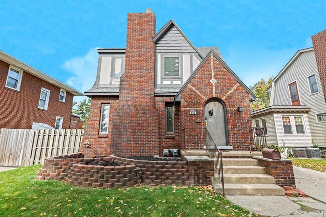 Building Photo - 522 W Hudson Ave