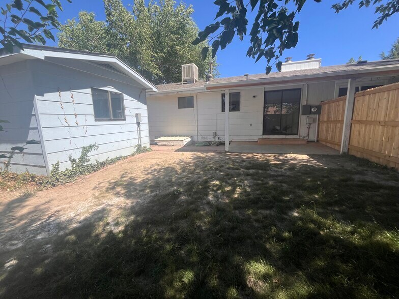 Building Photo - 3253 Castaneda Dr