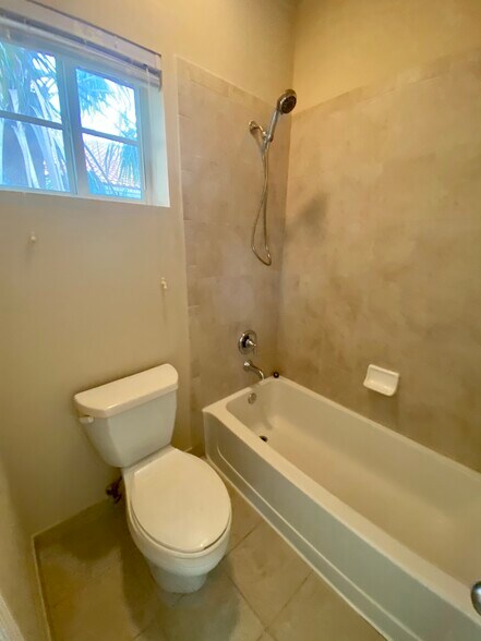 Building Photo - 3538 NW 29th Ct