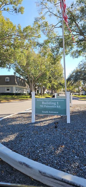 Building Photo - 701 Poinsettia Rd