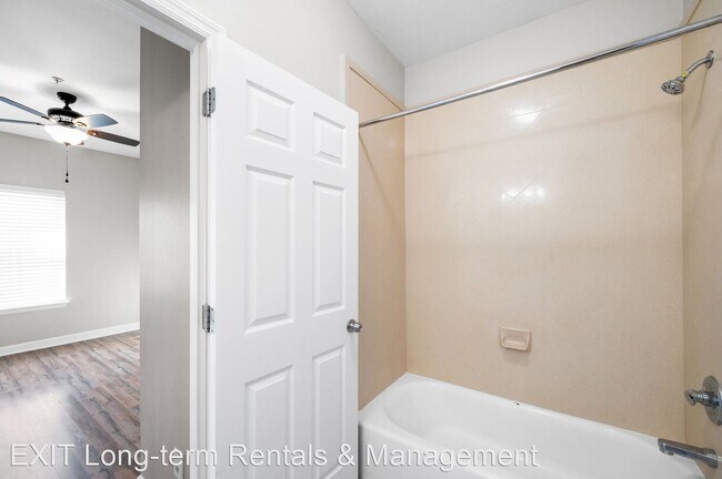 Building Photo - 2 br, 2 bath House - 1701 E. 1st Street Un...