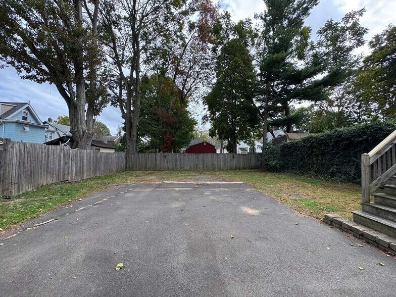 Building Photo - 14 Court St