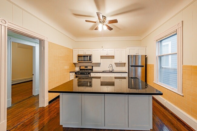 Building Photo - 118 White St