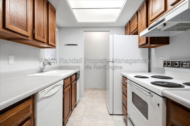 Building Photo - 6871 Countrywoods Cir