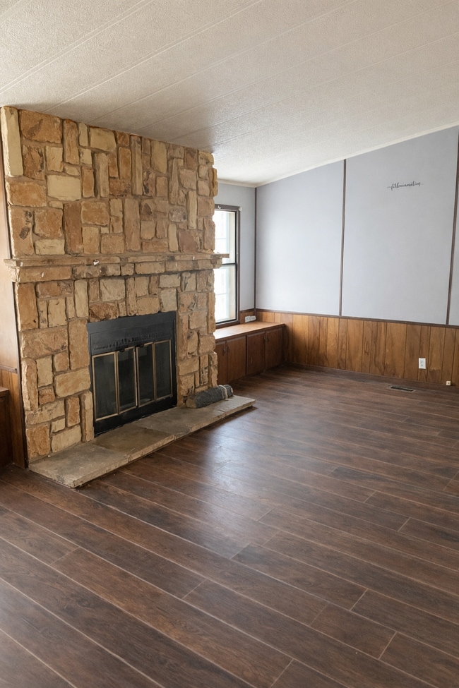 Building Photo - 1379 N Vicha Rd