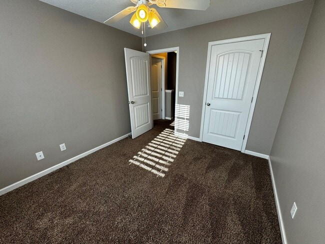 Building Photo - Highly Desirable Richmond Hill Townhome with 3 Bedroooms