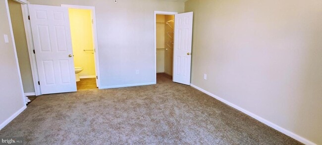 Building Photo - 902 Cedar Crest Ct