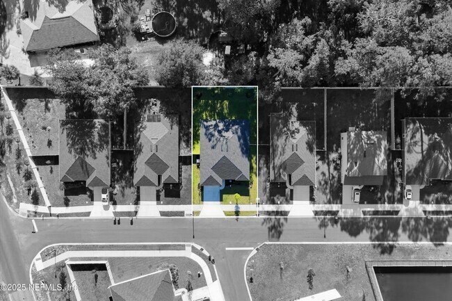 Building Photo - 12581 Creekside Mnr Dr