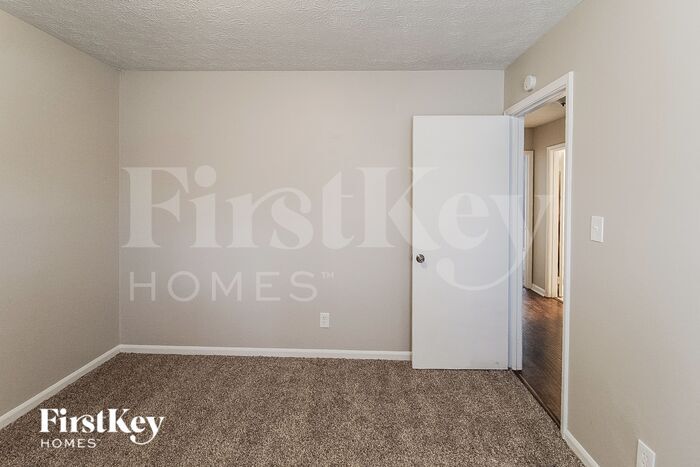 Building Photo - 401 Hemlock Dr