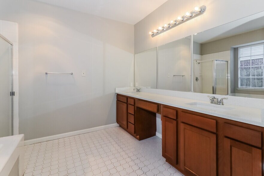 Building Photo - 3119 Creek Manor Dr