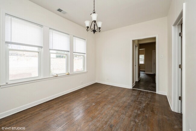 Building Photo - 5028 W Madison St