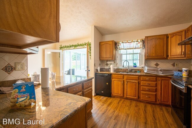 Building Photo - 3 br, 3 bath House - 9321 Kings Grant Rd