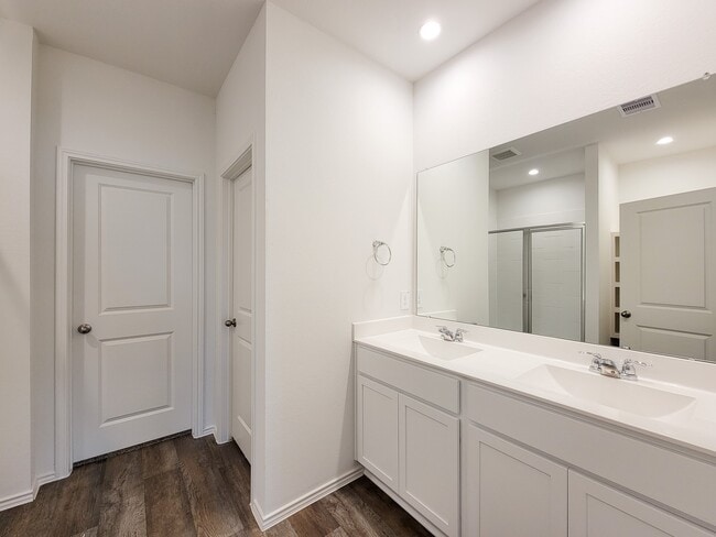 Building Photo - 4242 BROMHAM