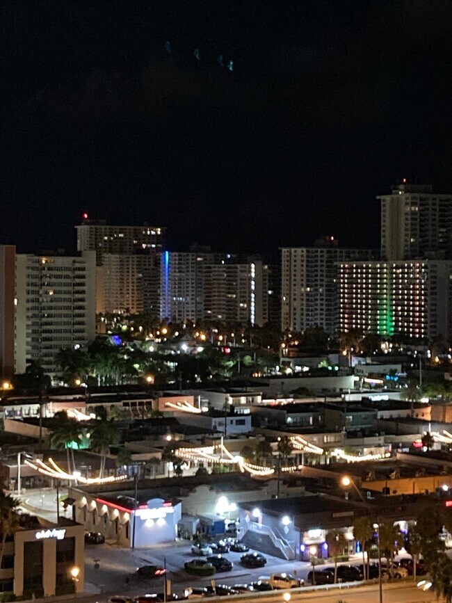 Building Photo - 3020 NE 32nd Ave