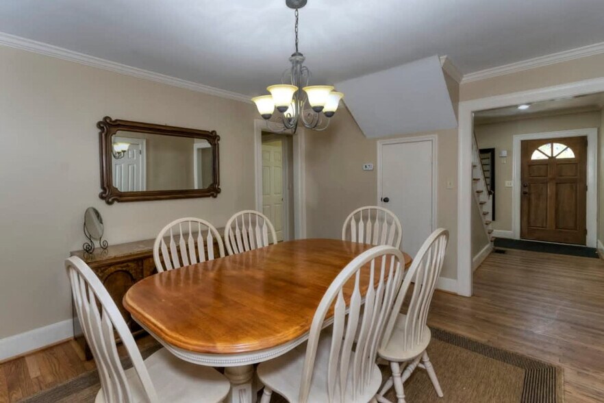 Building Photo - 1416 S Dixon Dr
