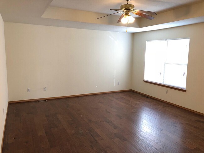 Building Photo - 3449 S Glenview Ave
