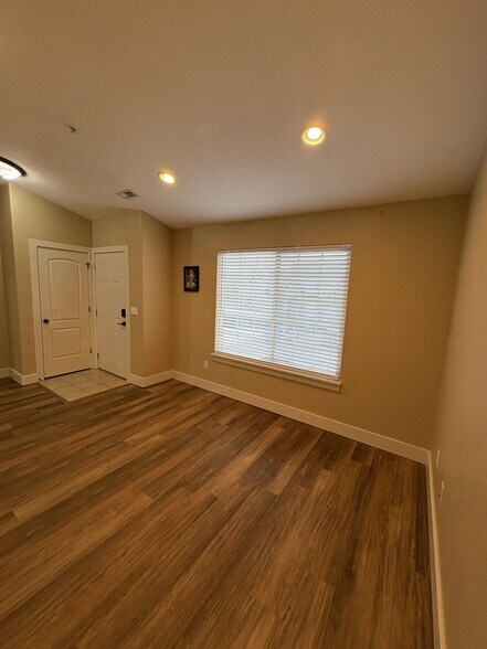 Building Photo - 1165 N 220 W