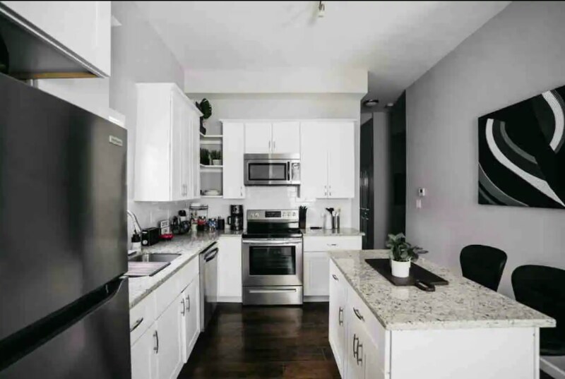 Building Photo - 228 Lotus Ave