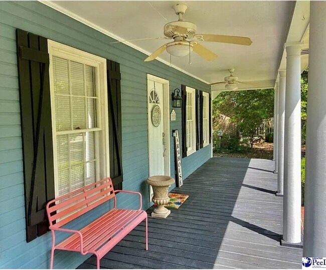 Building Photo - 3 bedroom 2 bath - In the heart of Florence