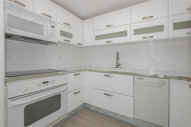 Building Photo - 6580 Indian Creek Dr