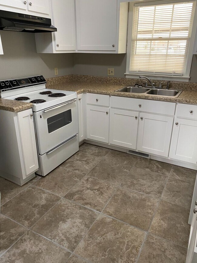 Building Photo - 2018 Acker Dr