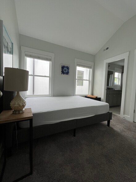 Building Photo - 1705 14th Ave S