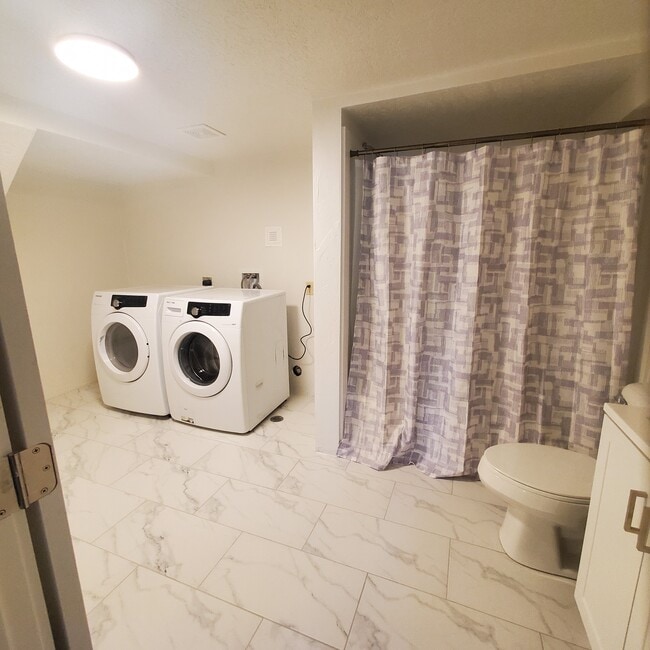 Bathroom/Laundry - 1242 S Main St