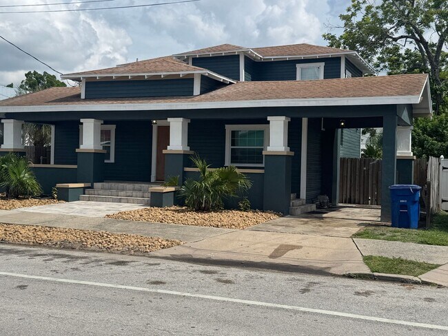 Building Photo - Large 4 bedroom West Tampa Bungalow