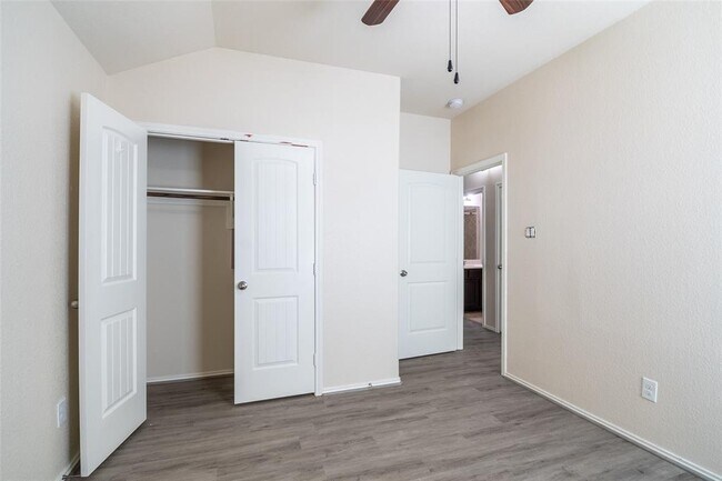 Building Photo - 13546 Smith Lake Ln