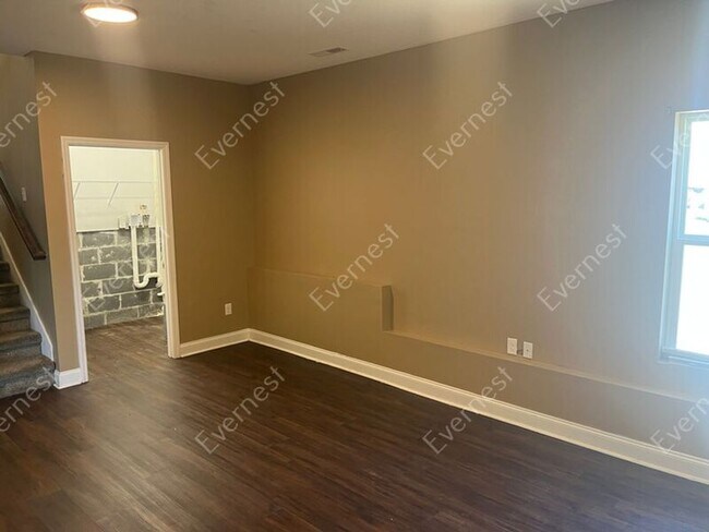 Building Photo - 1400 Carousel Rd