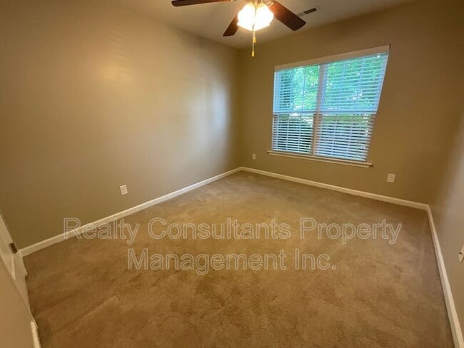 Building Photo - 6143 Trotting Pl
