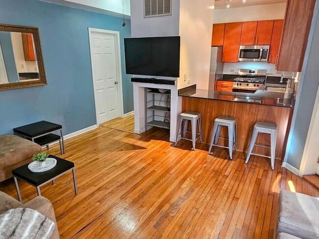 Building Photo - 1234 W Argyle St