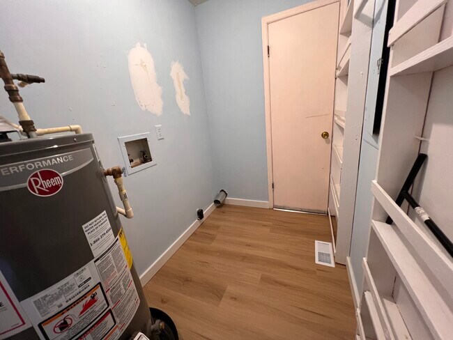 Building Photo - 4812 Bentwood Dr