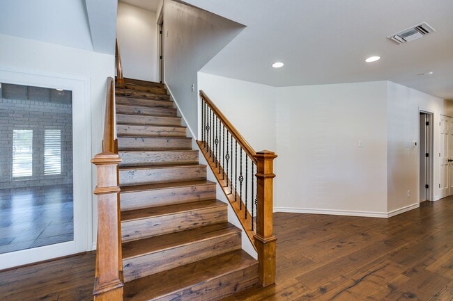 Building Photo - COMING APRIL 2026!!! Stunning Country Club Townhome!!