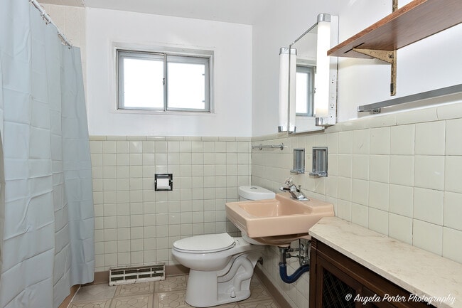 Building Photo - 43 E Judith Ann Dr