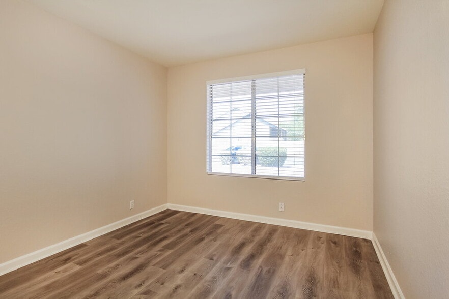 Building Photo - 8771 W Ocotillo Rd